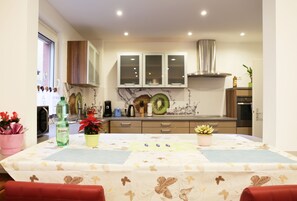 Apartamento luxo | Opções para refeição no quarto