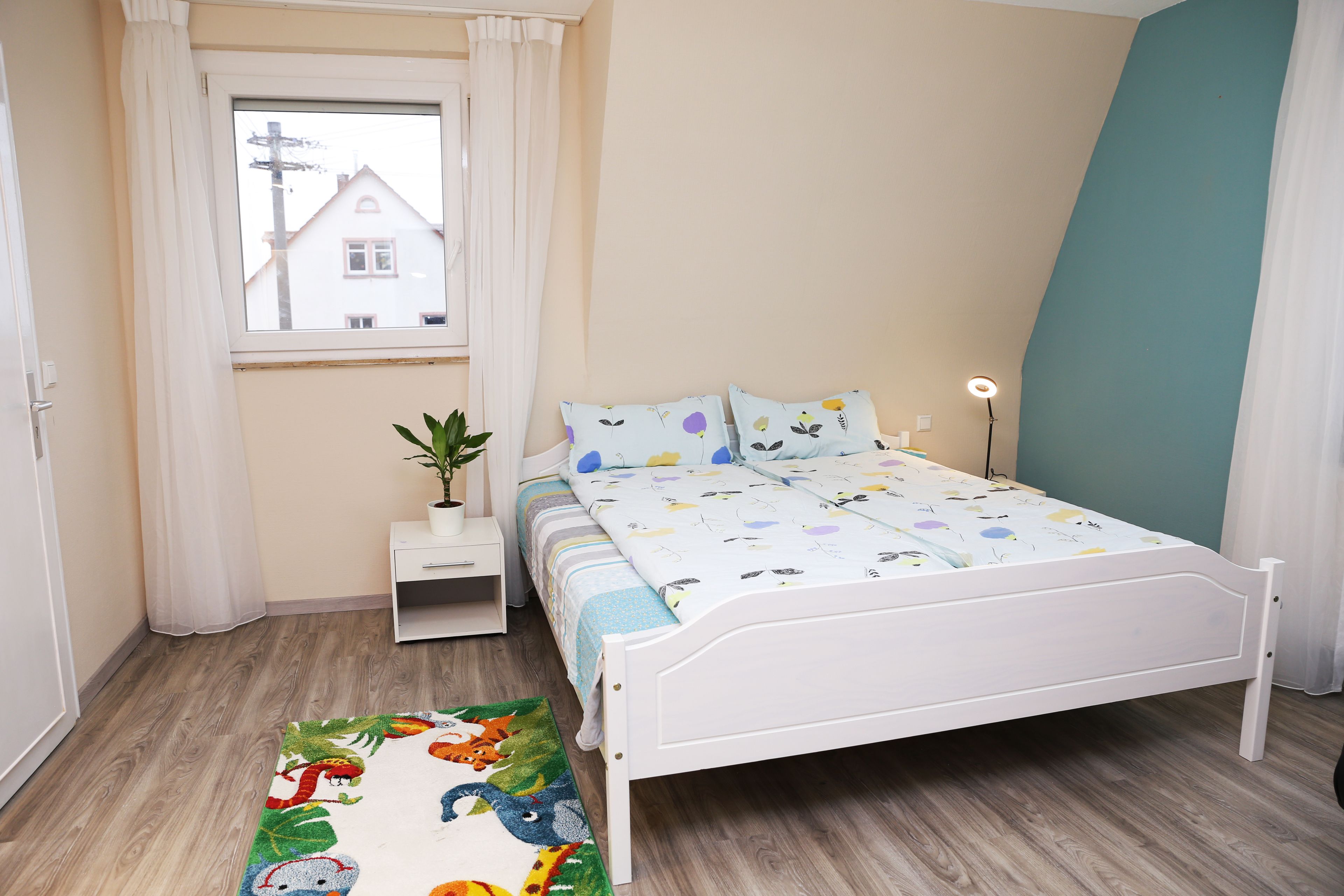 Basic Apartment | Desk, bed sheets