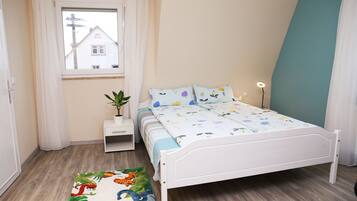 Basic Apartment | Desk, bed sheets