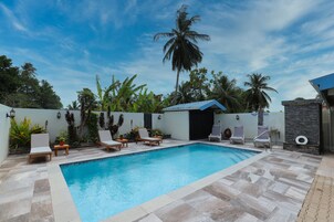 Outdoor pool, pool umbrellas