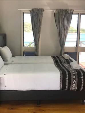 Villa, 2 chambres, vue sur la mer | Coffre-fort, fer et planche à repasser, accès au Wi-Fi (inclus)