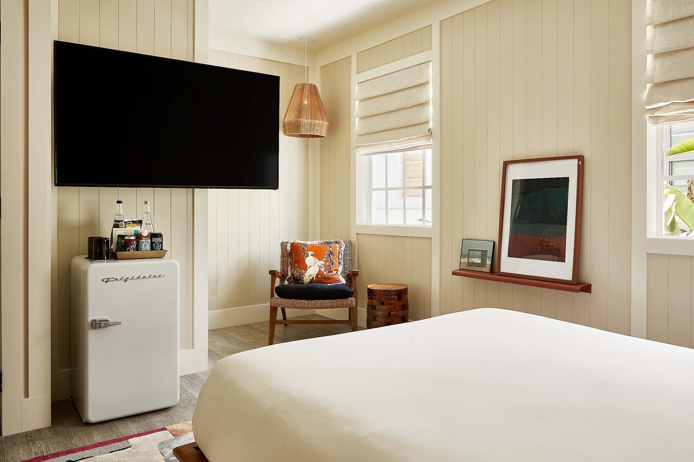 deluxe queen | egyptian cotton sheets, premium bedding, pillow-top beds