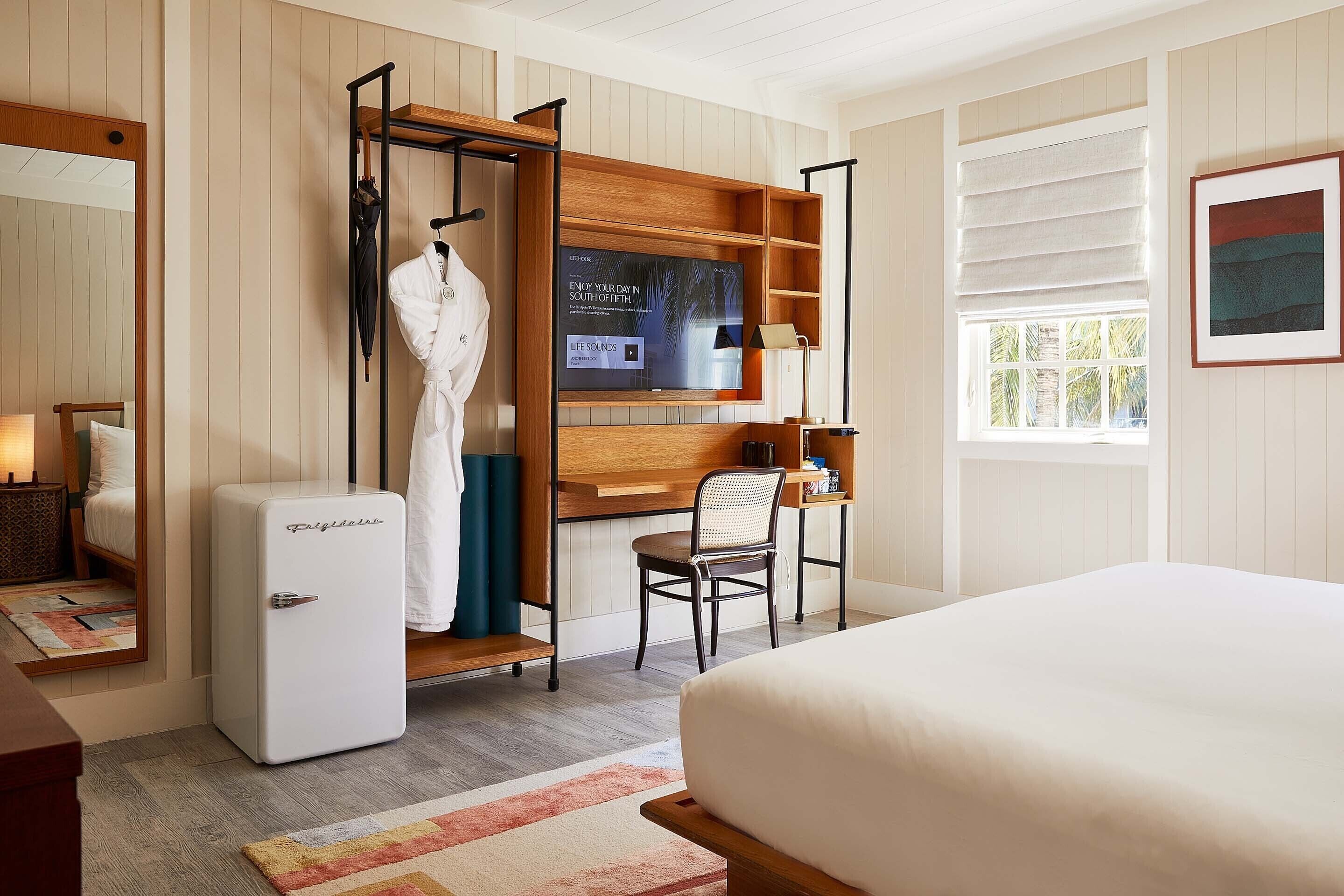 writer's studio | egyptian cotton sheets, premium bedding, pillow-top beds