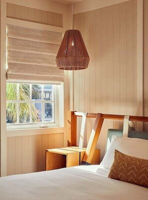 エジプト綿のシーツ、高級寝具、ピロートップベッド、客室ごとに異なる装飾