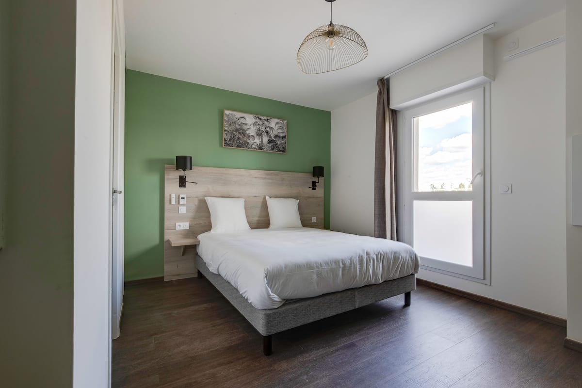 Premium bedding, desk, laptop workspace, soundproofing