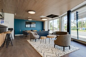 Área de estar no saguão