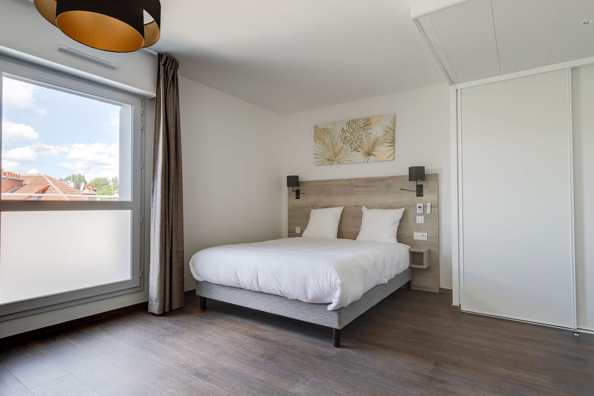 Premium bedding, desk, laptop workspace, soundproofing