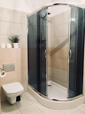 Apartment, 2 Schlafzimmer | Badezimmer | Dusche, kostenlose Toilettenartikel, Haartrockner, Handtücher
