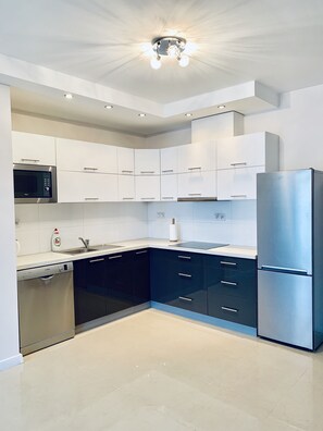 Departamento superior, 1 habitación | Cocineta privada | Refrigerador, microondas, parrilla de estufa y cafetera y tetera 