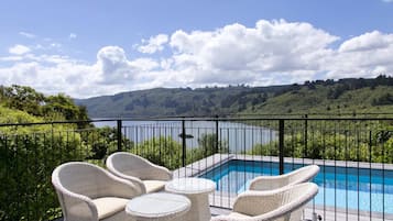 House, Multiple Beds, Lake View (Villa 2 Ngahere) | Balcony