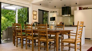 House, Multiple Beds, Lake View (The Point Villas Taupo) | In-room dining - The Point Villas Taupo (Taupo)