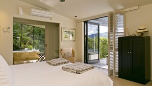 Nhà, nhiều giường, quang cảnh hồ (Villa 1 Tatamoana) | 2 phòng ngủ, bộ đồ giường cao cấp, bàn 