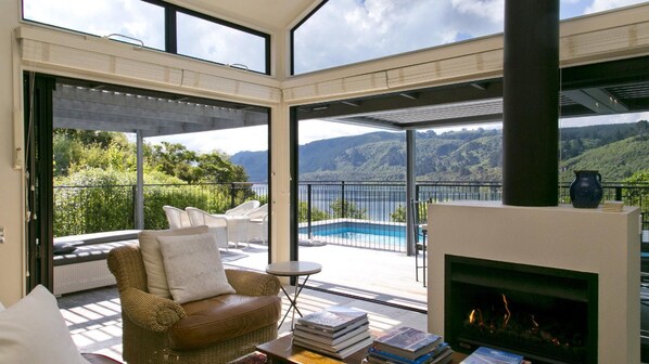 House, Multiple Beds, Lake View (Villa 1 Tatamoana) | Fireplace - Villa 1 Tatamoana (Taupo)