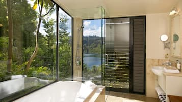 House, Multiple Beds, Lake View (Villa 1 Tatamoana) | Bathroom