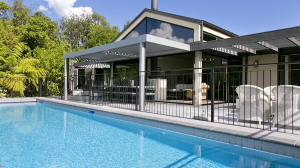 House, Multiple Beds, Lake View (Villa 1 Tatamoana) | Outdoor pool | Outdoor pool, a heated pool