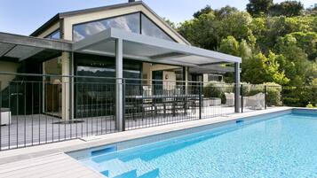 House, Multiple Beds, Lake View (Villa 1 Tatamoana) | Outdoor spa tub