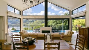 House, Multiple Beds, Lake View (Villa 1 Tatamoana) | Living area