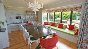 Family dining - Sea View Waiheke (Waiheke Island)