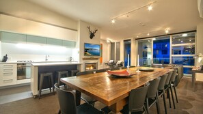 House, Multiple Beds (In Town) | In-room dining - In Town (Queenstown)