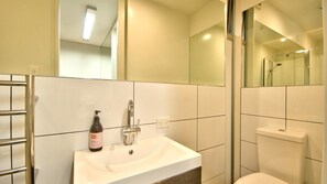 Bathroom - In Town (Queenstown)