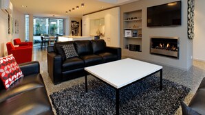 Apartment, Multiple Beds, Garden View (Chic in the City) | Living area - Chic in the City (Queenstown)