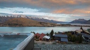 House, Multiple Beds, Lake View (Mountain & Lake Views) | Outdoor spa tub