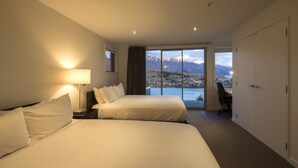 3 habitaciones, ropa de cama de alta calidad y escritorio 