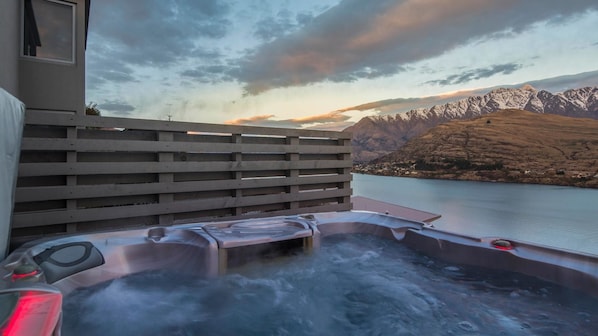 House, Multiple Beds, Lake View (Mountain & Lake Views) | Outdoor spa tub