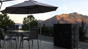 Outdoor dining - Lake Wakatipu Views (Queenstown)