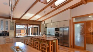 單棟房屋, 多張床, 海灘景 (Tata Tides Retreat) | 私人廚房 | 雪櫃、微波爐、焗爐、爐具