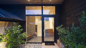 House, Multiple Beds (Alpine Style) | Property entrance - Alpine Style (Arthur's Point)