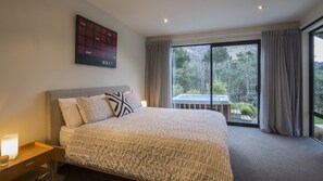 4 bedrooms, bed sheets - Alpine Style (Arthur's Point)