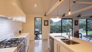 Maison, plusieurs lits (Alpine Style) | Cuisine privée | Batterie de cuisine, vaisselle et ustensiles