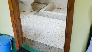 Bathroom sink - New Siesta Inn Hotel (Moshi)