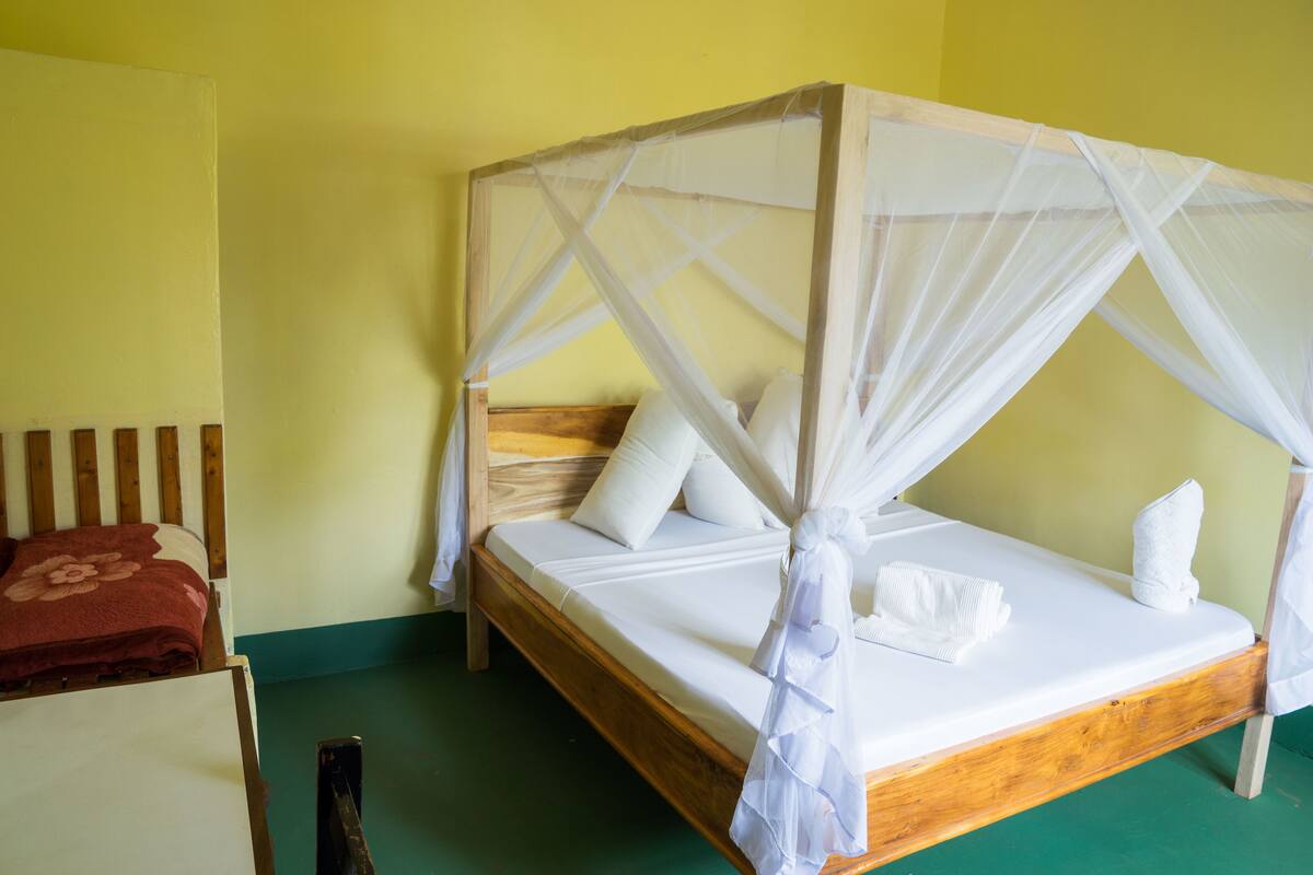 Kamar Single Basic, kamar mandi umum | Brankas, kedap suara, tempat tidur lipat/tambahan, dan Wi-Fi gratis