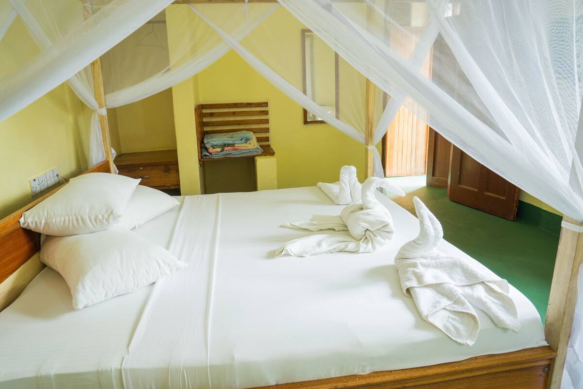 Kamar Double Basic, kamar mandi pribadi | Brankas, kedap suara, tempat tidur lipat/tambahan, dan Wi-Fi gratis