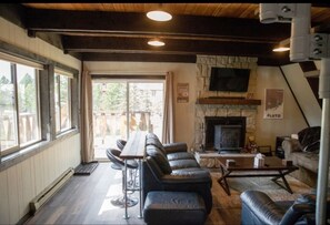 家庭小屋, 多張床, 非吸煙房 | 客廳 | 電視、壁爐