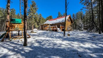 Kawasan main kanak-kanak – terbuka