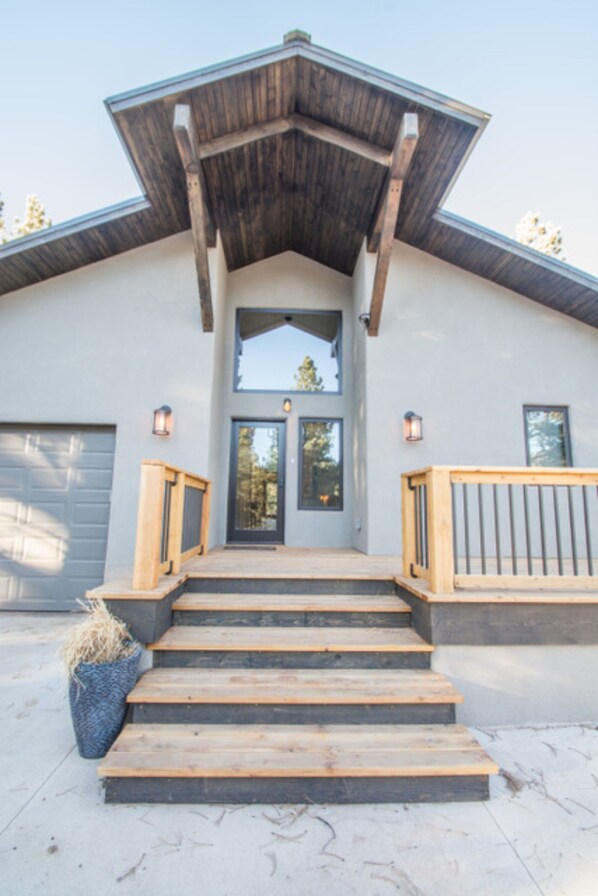 Front of property - Lucky 8 Luxury Home (Angel Fire)
