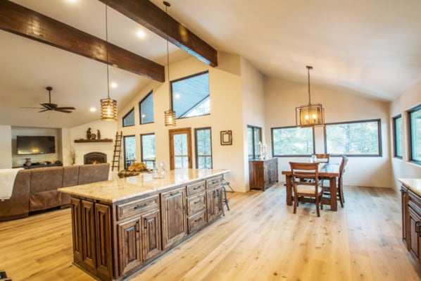 Luxury House, Multiple Beds, Non Smoking | In-room dining