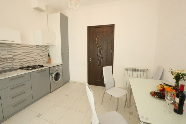Fridge, microwave, stovetop, coffee/tea maker