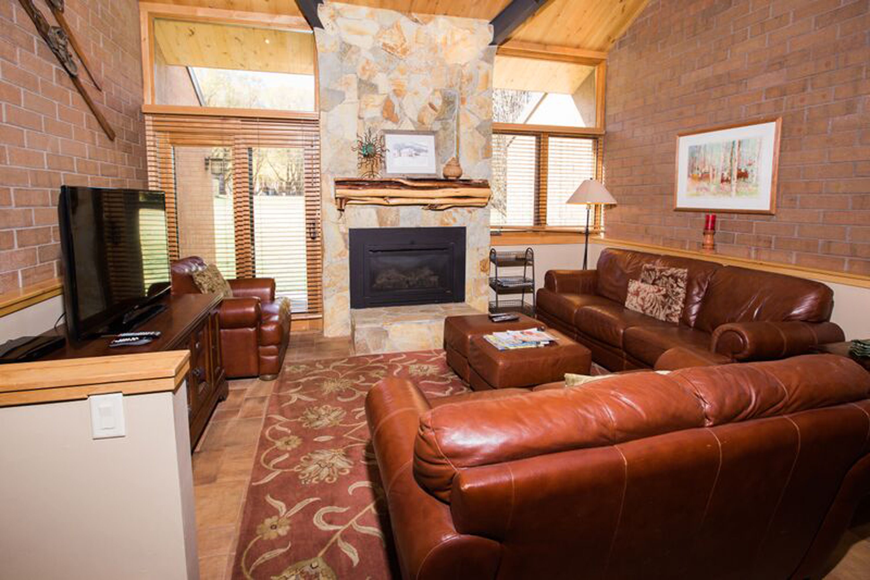 Splendid Park City rental close to Park City Resort-community pool & hot tub.