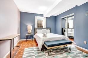 5 habitaciones, tabla de planchar con plancha, wifi y ropa de cama 