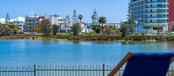 Mandurah med udsigt over marinaen