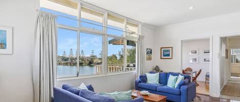 Fernseher, Tischtennisplatte