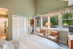 4 bedrooms, in-room safe, iron/ironing board, free WiFi
