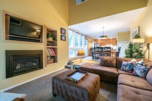 Smart TV, fireplace