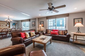 Smart TV, fireplace - Luxury 2BR ski in/ski out Park City condo-hot tub, pool and fitness center (Park City)