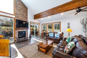 Flat-screen TV, fireplace, DVD player