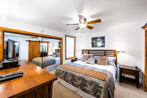 3 bedrooms, in-room safe, iron/ironing board, free WiFi